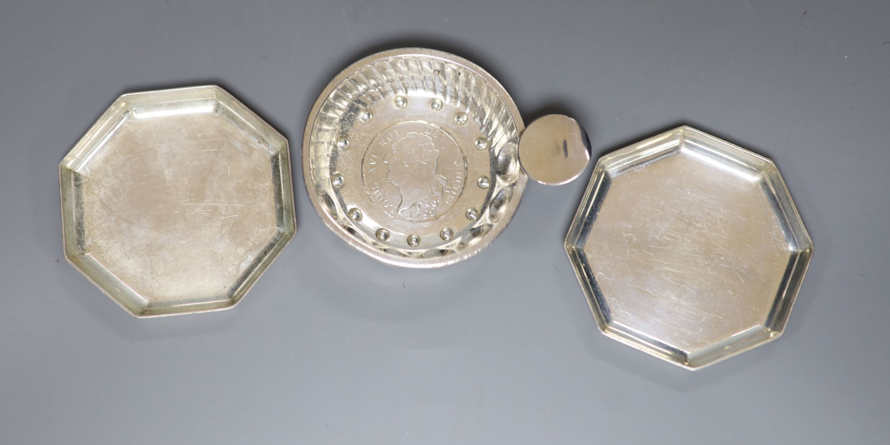 A pair of 1930's silver octagonal nut dishes, 83mm and a French white metal taste vin